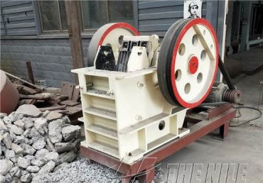 Adjustment method of jaw crusher discharge port